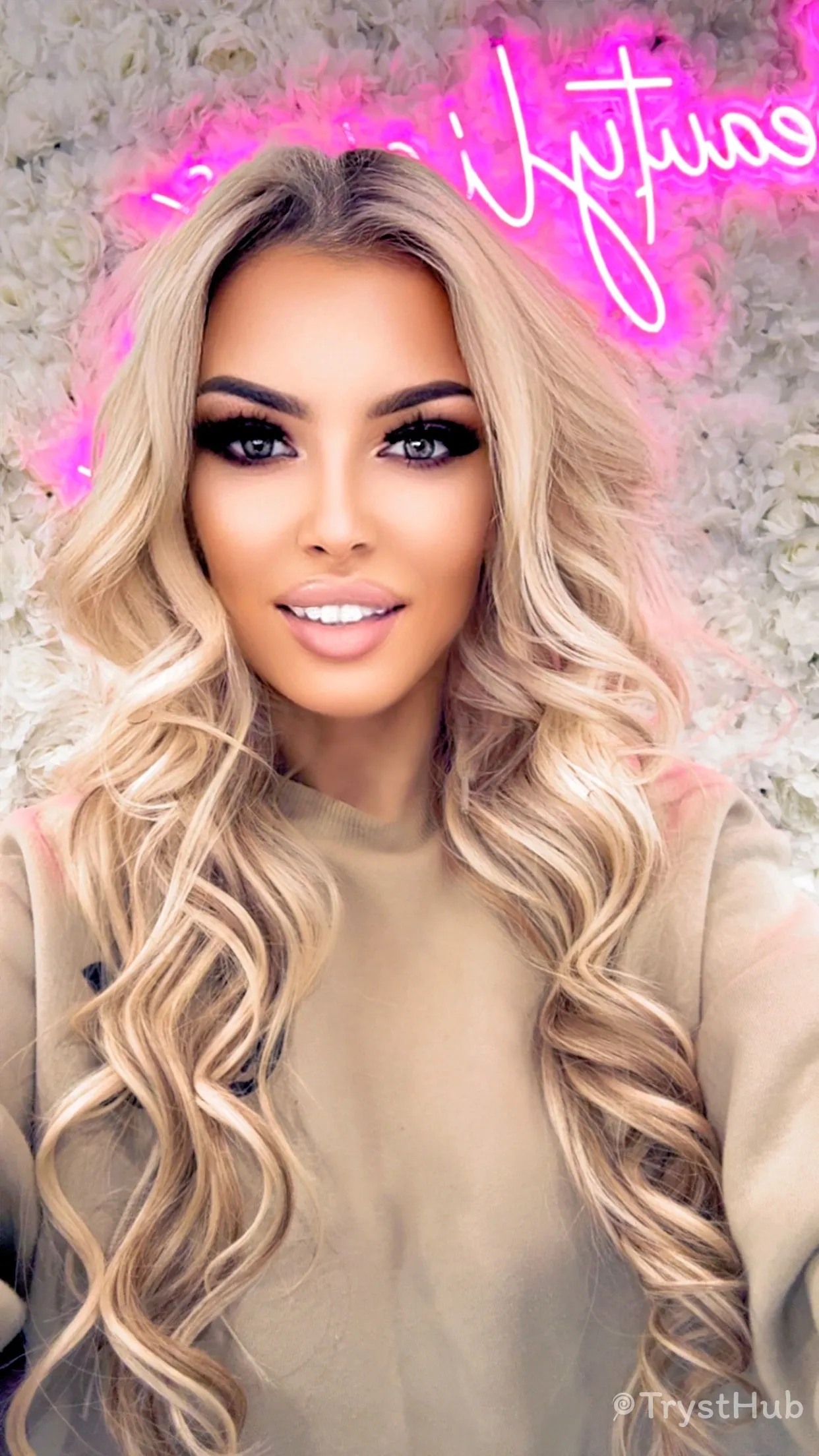 TrystHub - New York Escorts - Model Alana Luv