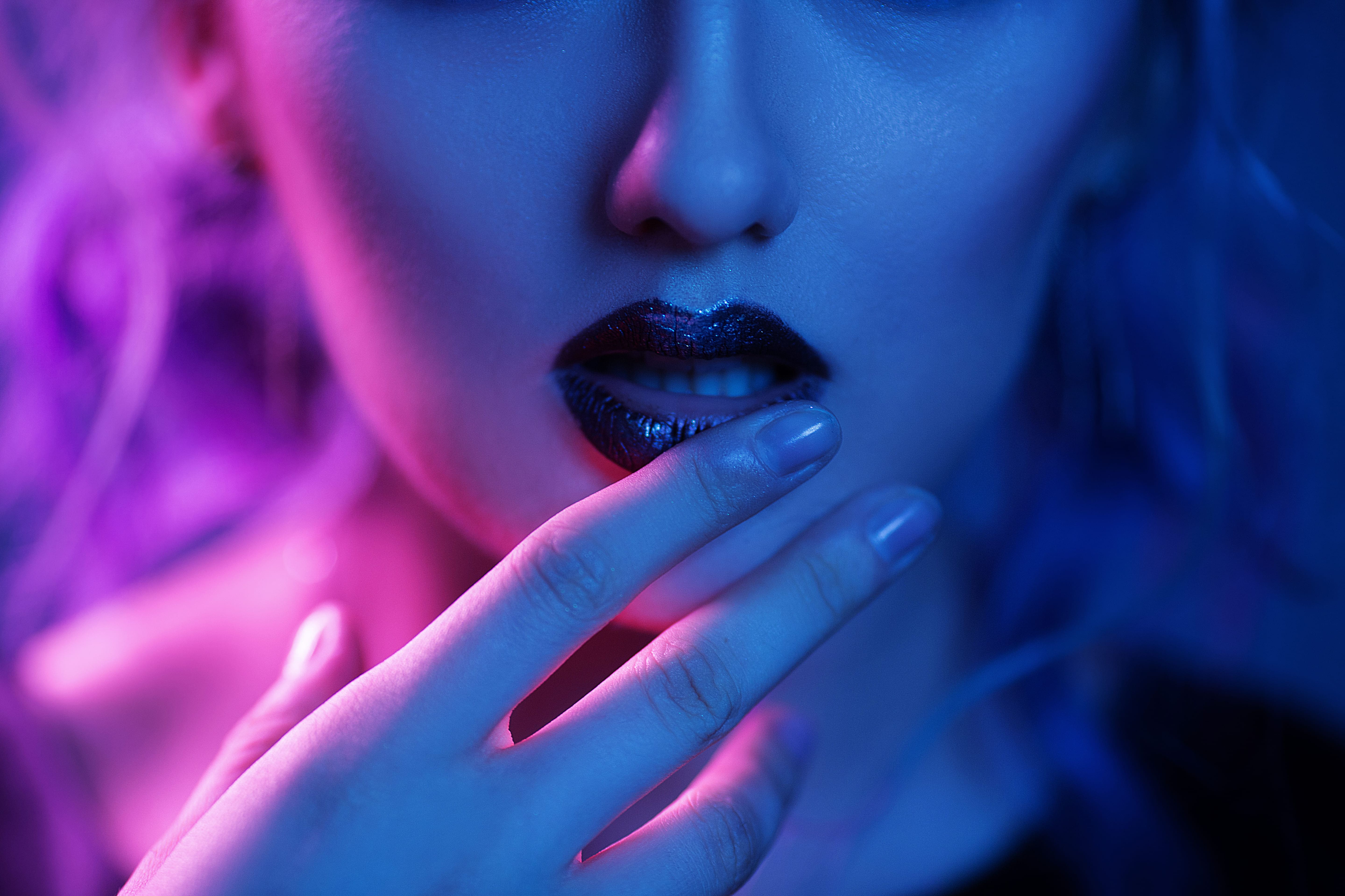 How Escort Models Can Safely Promote Themselves in London Using Modern Technology