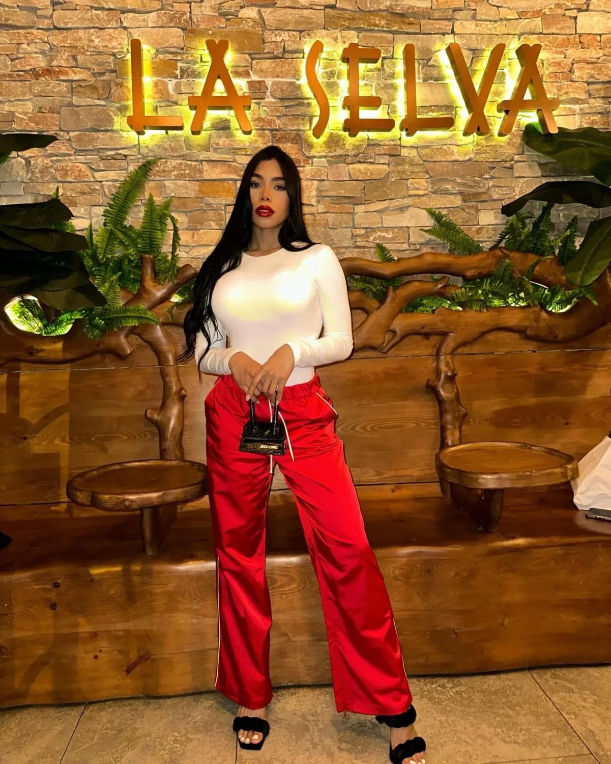 TrystHub - Washington Escorts - Model Isla Dawn