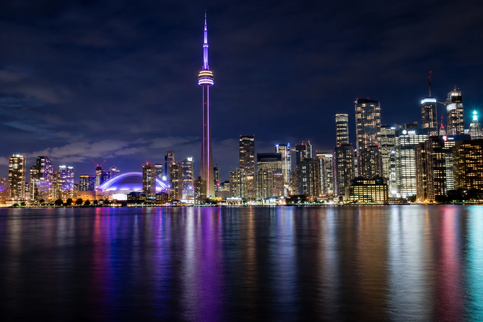 Toronto es la ciudad más grande de Canadá y su capital financiera: una metrópolis de casi tres millones de habitantes con un mercado de acompañantes igualmente amplio y bien desarrollado. Los viajeros de negocios, los visitantes internacionales y los luga Toronto es la ciudad más grande de Canadá y su capital financiera: una metrópolis de casi tres millones de habitantes con un mercado de acompañantes igualmente amplio y bien desarrollado. Los viajeros de negocios, los visitantes internacionales y los luga